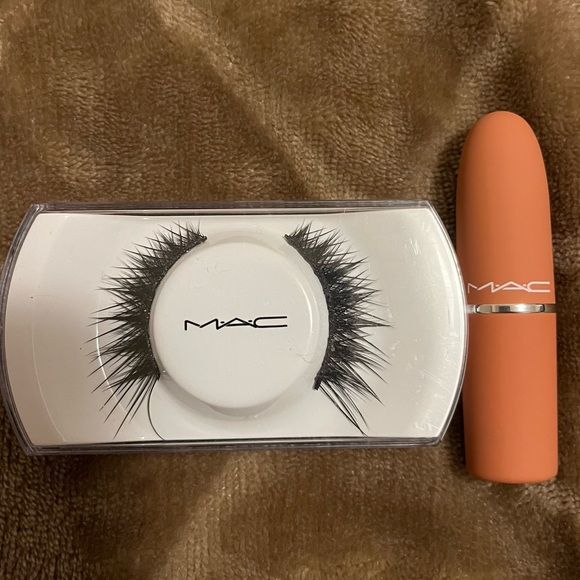 MAC Cosmetics Powder Kiss Lipstick (Teddy 2.0) with eyelashes - Picture 3 of 5